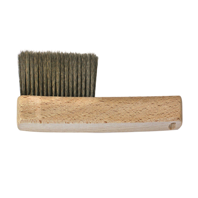 Brosse plate avec manche en bois